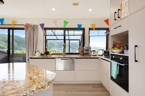 Photo of property in 16a Parklands Drive, Karori, Wellington, 6012