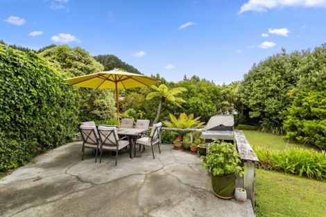 Photo of property in 64 Raroa Terrace, Tawa, Wellington, 5028