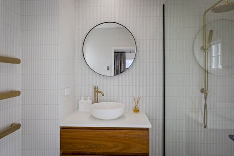 Photo of property in 11 Cedar Drive, Kelvin Heights, Queenstown, 9300