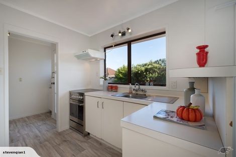 Photo of property in 2/32 Ballater Place, Highland Park, Auckland, 2010