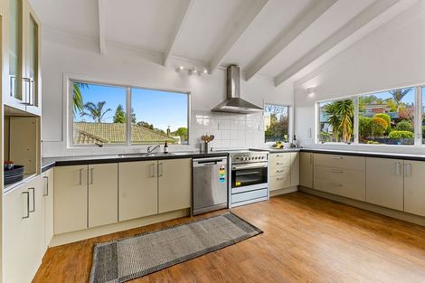 Photo of property in 8 Widmore Drive, Massey, Auckland, 0614