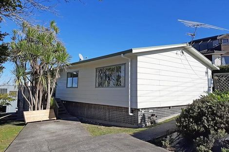 Photo of property in 15 Orchard Road, Browns Bay, Auckland, 0630