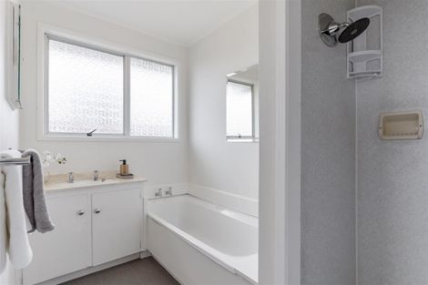 Photo of property in 1/50a Target Road, Totara Vale, Auckland, 0629