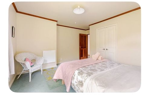 Photo of property in 5 Whiorau Grove, Lowry Bay, Lower Hutt, 5013