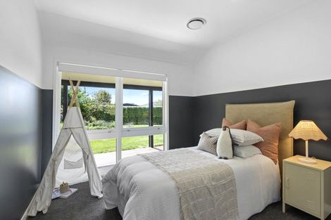 Photo of property in 22 Tuirau Place, Ilam, Christchurch, 8041