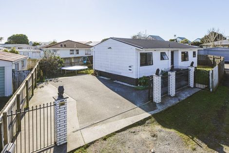 Photo of property in 16a Hatherley Place, Clendon Park, Auckland, 2103