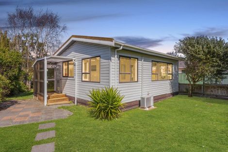 Photo of property in 22 Atarau Grove, Paraparaumu, 5032