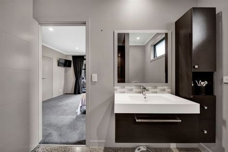 Photo of property in 15 Wentworth Lane, Waiwhakaiho, New Plymouth, 4312