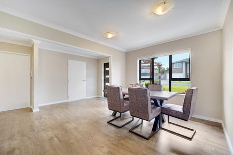 Photo of property in 2 Kirikiri Drive, Papakura, 2110