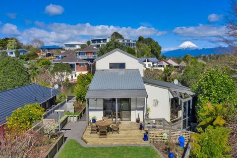 Photo of property in 4 Sequoia Grove, Merrilands, New Plymouth, 4312