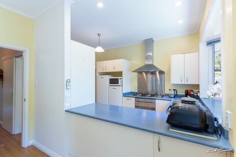 Photo of property in 33 Elmslie Road, Pinehaven, Upper Hutt, 5019