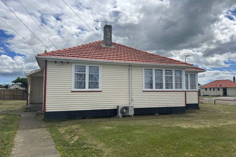 Photo of property in 13 Goldsmith Crescent, Levin, 5510