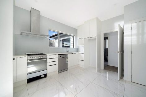 Photo of property in 4a Glenvil Lane, Te Atatu Peninsula, Auckland, 0610