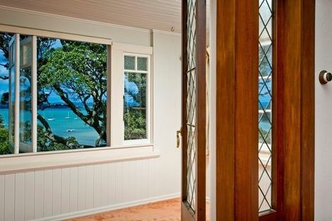 Photo of property in 118 Queen Street, Northcote Point, Auckland, 0627