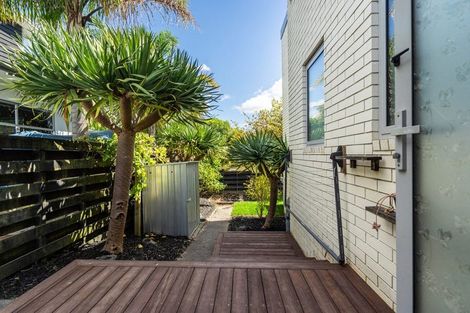 Photo of property in 1/14 Rothesay Bay Road, Rothesay Bay, Auckland, 0630