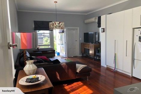 Photo of property in 10 Milton Street, Berhampore, Wellington, 6023