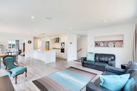 Photo of property in 47 Sohlue Place, Oteha, Auckland, 0632