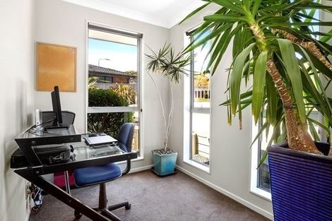 Photo of property in 105 Bing Lucas Drive, Tawa, Wellington, 5028