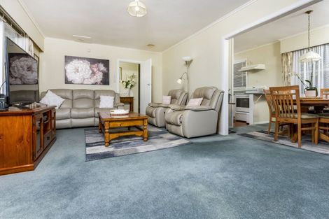 Photo of property in 1/28 Spencer Road, Pinehill, Auckland, 0632