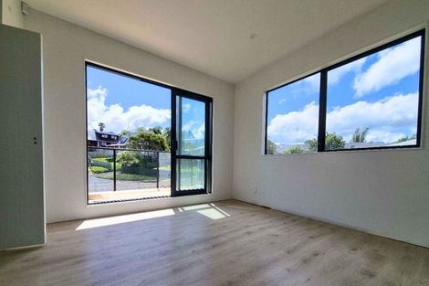 Photo of property in 1/11 Kayle Glen, West Harbour, Auckland, 0618