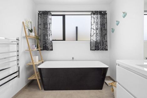 Photo of property in 75 Infinity Drive, Wanaka, 9305