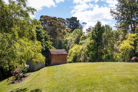 Photo of property in 9 Hillgrove Place, Fitzherbert, Palmerston North, 4410