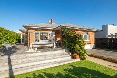 Photo of property in 37 Harbour View Road, Point Chevalier, Auckland, 1022