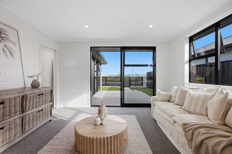Photo of property in 64 Empire Crescent, Papamoa, 3118