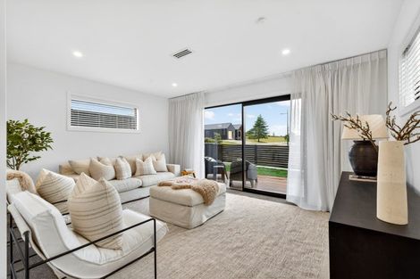 Photo of property in 7 Annie Aranui Drive, Poraiti, 4182