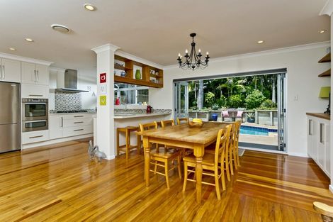Photo of property in 49 Weatherly Road, Torbay, Auckland, 0630