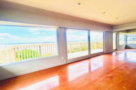 Photo of property in 73 Sylvan Avenue, Northcote, Auckland, 0627