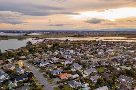 Photo of property in 35 Cradock Street, South New Brighton, Christchurch, 8062