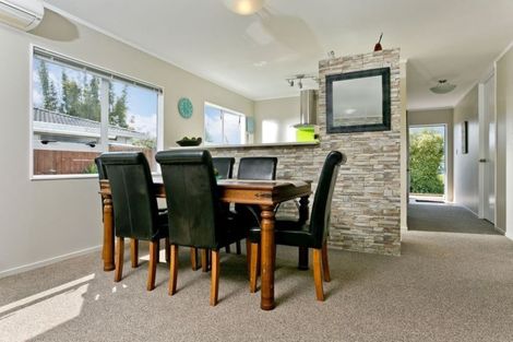 Photo of property in 2/1 Caribbean Drive, Unsworth Heights, Auckland, 0632