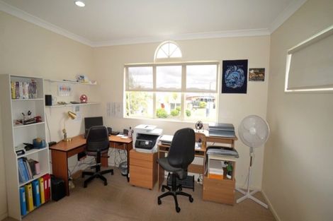 Photo of property in 22 Bermuda Place, One Tree Point, 0118