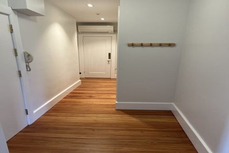 Photo of property in Inverleith Apartments, 3/306 Oriental Parade, Oriental Bay, Wellington, 6011
