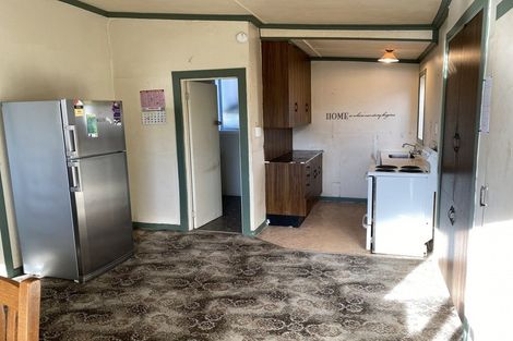 Photo of property in 82 Seaward Road, Edendale, 9825