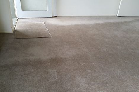 Photo of property in 2/2 Barker Rise, Northcross, Auckland, 0632