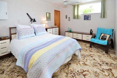 Photo of property in 49 Roberts Road, Matakatia, Whangaparaoa, 0930