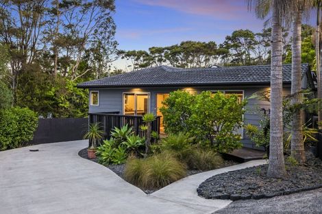 Photo of property in 13 Stallard Place, Glen Eden, Auckland, 0602