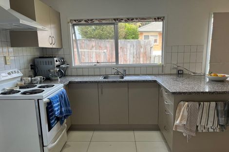 Photo of property in 2/23 Santiago Crescent, Unsworth Heights, Auckland, 0632