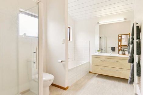 Photo of property in 7 Nadia Grove, Khandallah, Wellington, 6035