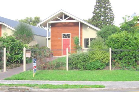 Photo of property in 1 Woodbank Drive, Glen Eden, Auckland, 0602