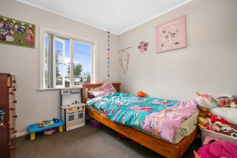 Photo of property in 10 Rollerson Street, Papakura, 2110