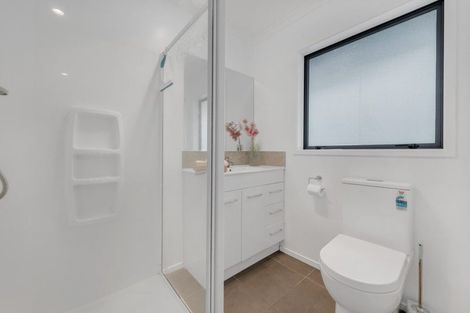Photo of property in 4 Bokeen Lane, Flat Bush, Auckland, 2019