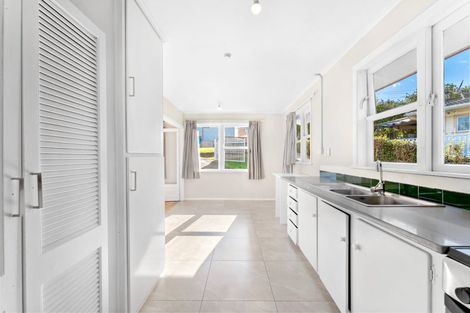 Photo of property in 56 Bolton Street, Blockhouse Bay, Auckland, 0600