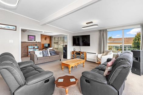 Photo of property in 18 Oakfield Street, Burnside, Christchurch, 8053