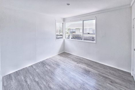 Photo of property in 37 Larissa Avenue, Henderson, Auckland, 0610