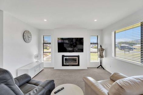 Photo of property in 4 Ronomor Place, Whitianga, 3510