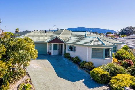 Photo of property in 16 Barrett Drive, Waikanae Beach, Waikanae, 5036