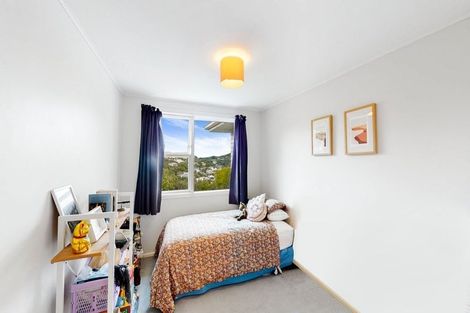 Photo of property in 6 Westleigh Way, Newlands, Wellington, 6037